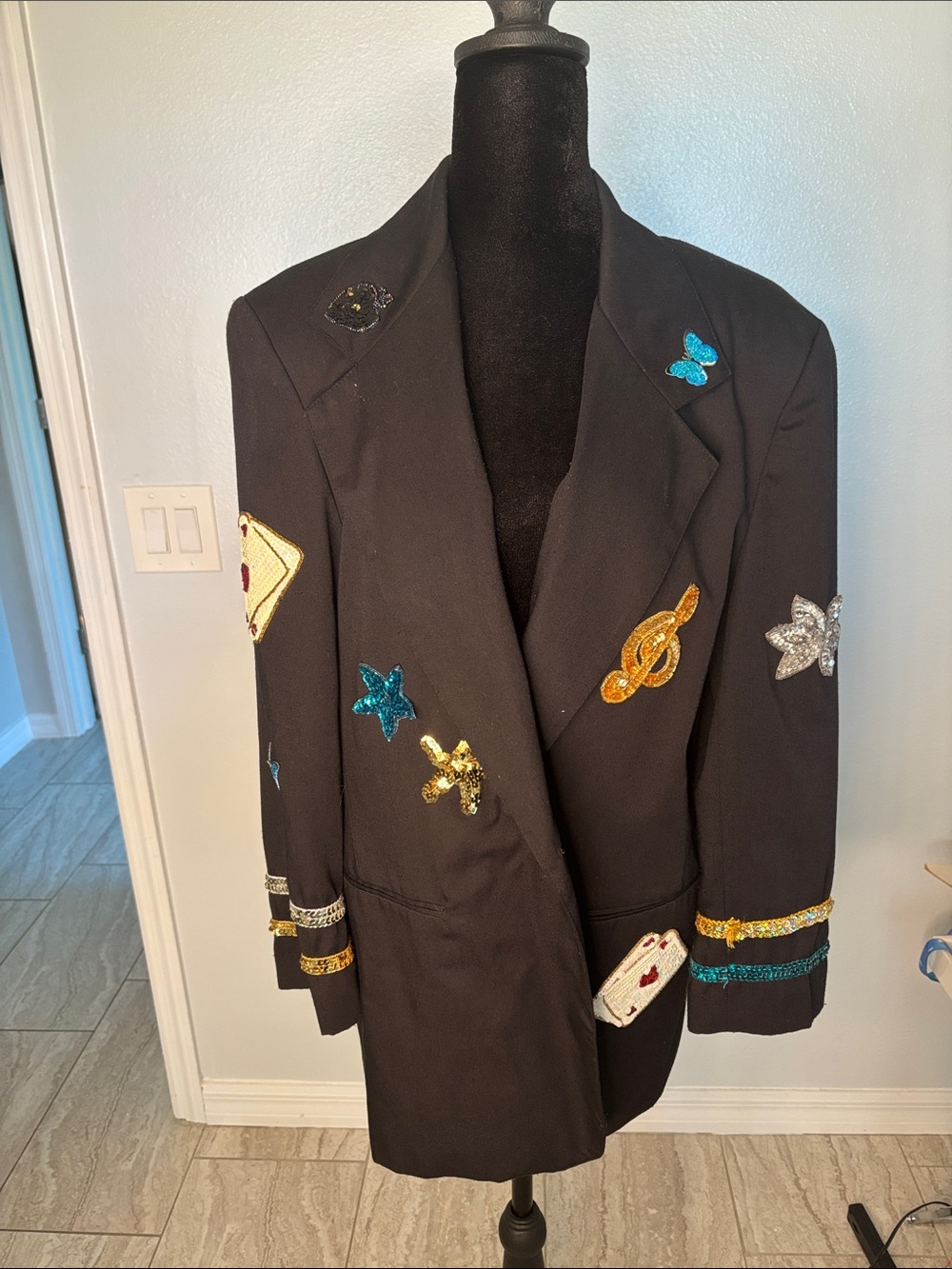 Vintage Embellished Black Women's Blazer with Sequin Appliqués